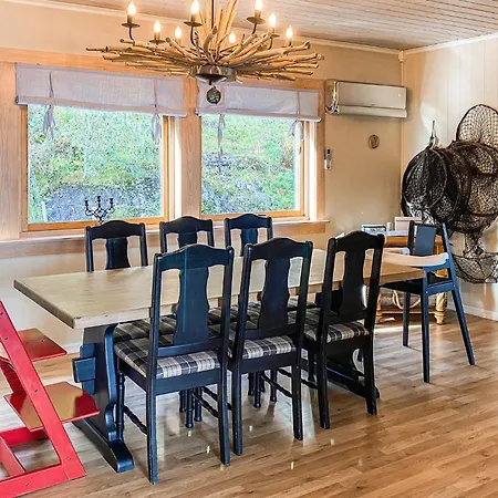 5 Bedroom Beautiful In Vagstranda * Hjelvik