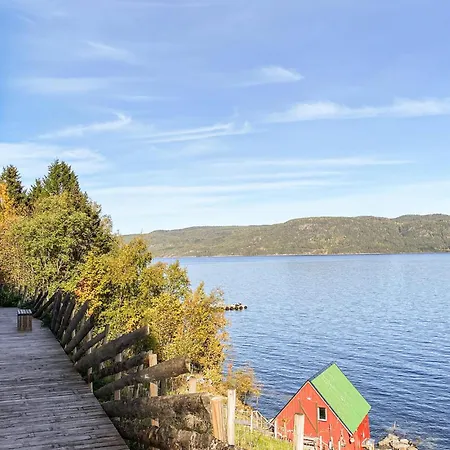 5 Bedroom Beautiful In Vagstranda Hébergement de vacances *