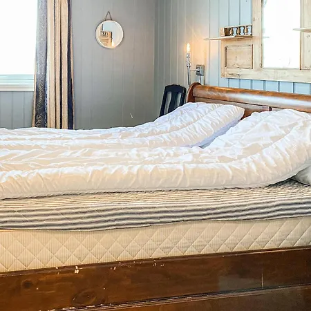 5 Bedroom Beautiful In Vagstranda Hjelvik