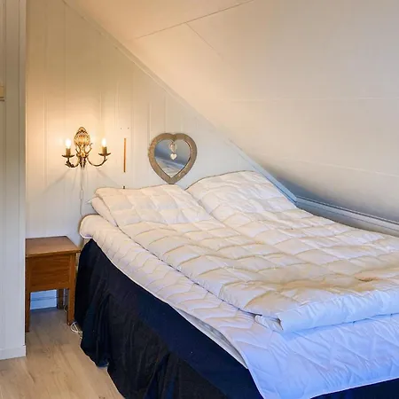 5 Bedroom Beautiful In Vagstranda